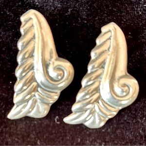 Alfredo Villasana Taxco Mex Artisan Crafted Sterling Silver Screwback Earrings
